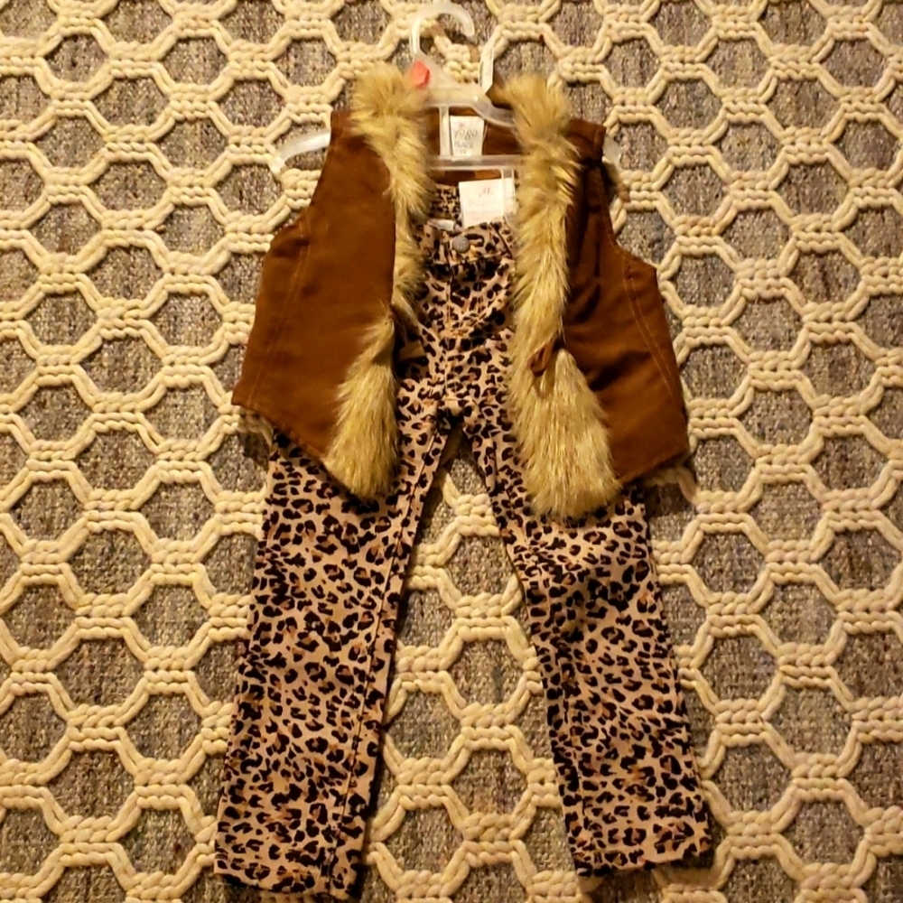 1989 place 2 pcs 💗 vest leopard jeggings